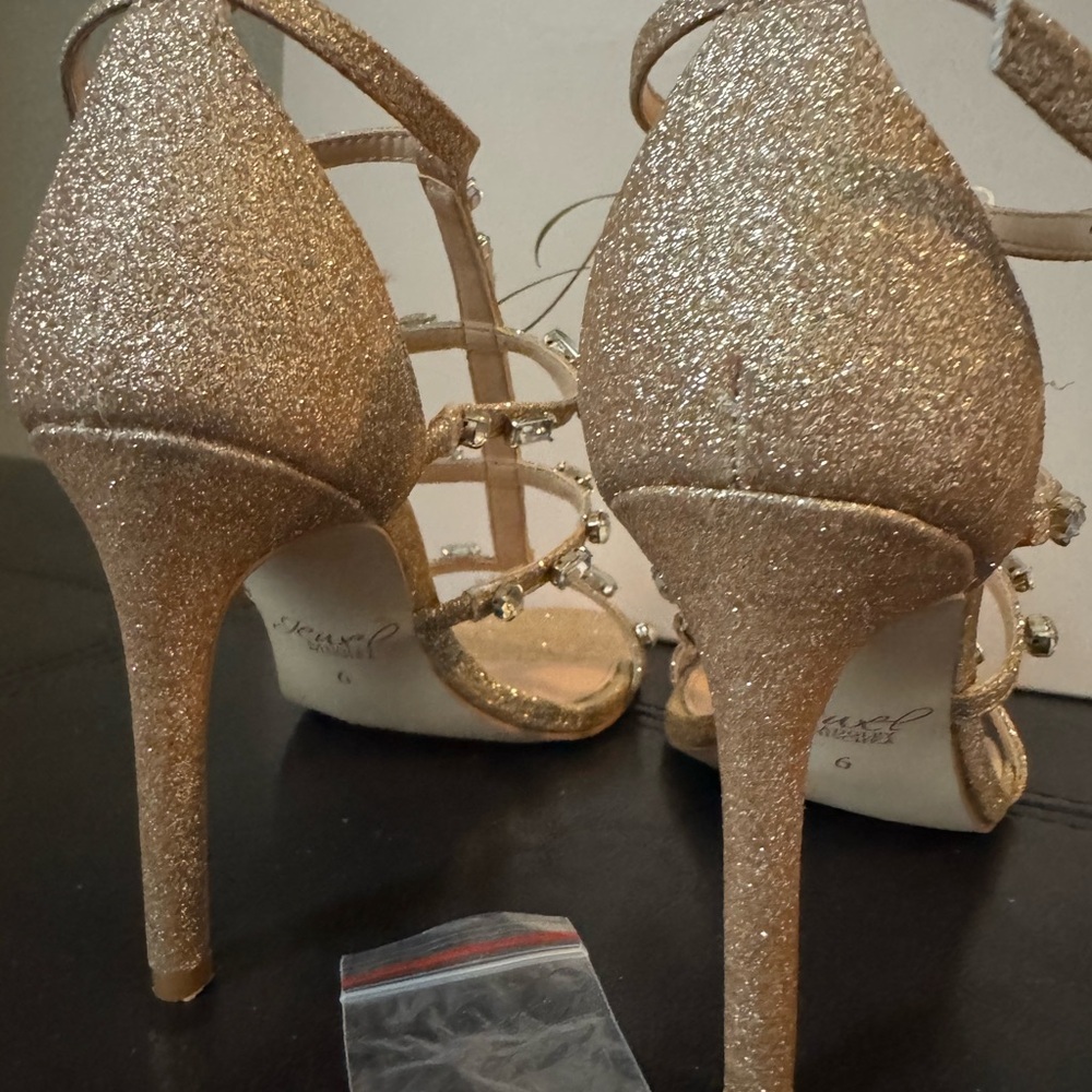Badgley Mischka Adela Gold Strappy Heels Sz 6 - Picture 3 of 9